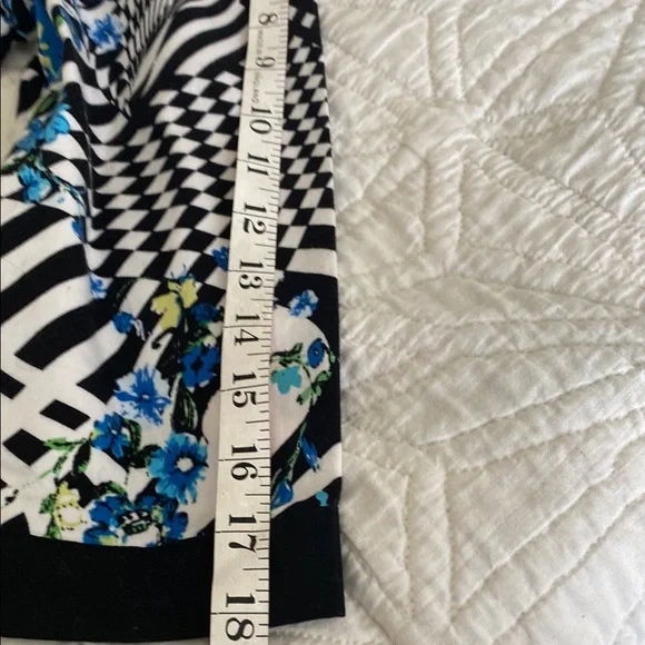 Floral and Geometric Patterned Cardigan - Picture 4 of 6